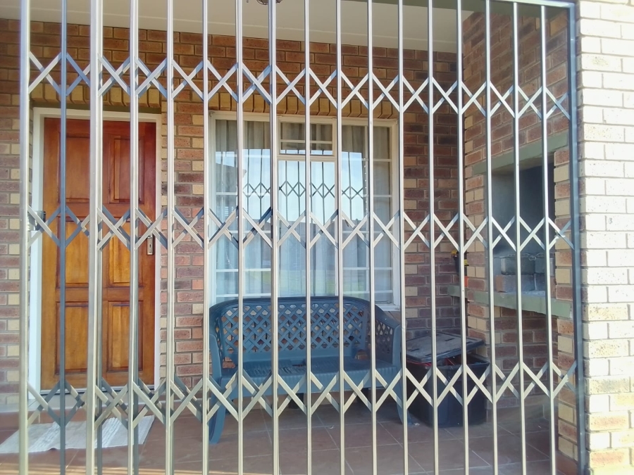 2 Bedroom Property for Sale in Waterval East North West